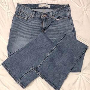 8M women’s Levi bootcut jeans